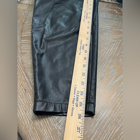 Free People Faux Black Leather Pleated Front Trouser Pants Pockets size 4 - Picture 11 of 11